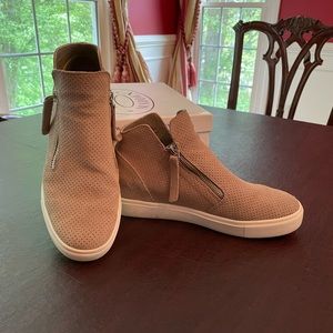 Steve Madden Caliber Taupe Suede Wedge Sneakers